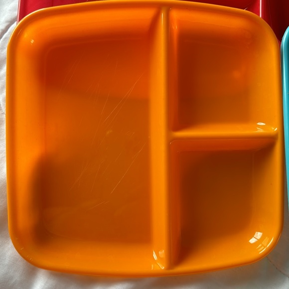Set of 6 divided plastic plates, great for all kids geriatrics adults picnics - Picture 2 of 4